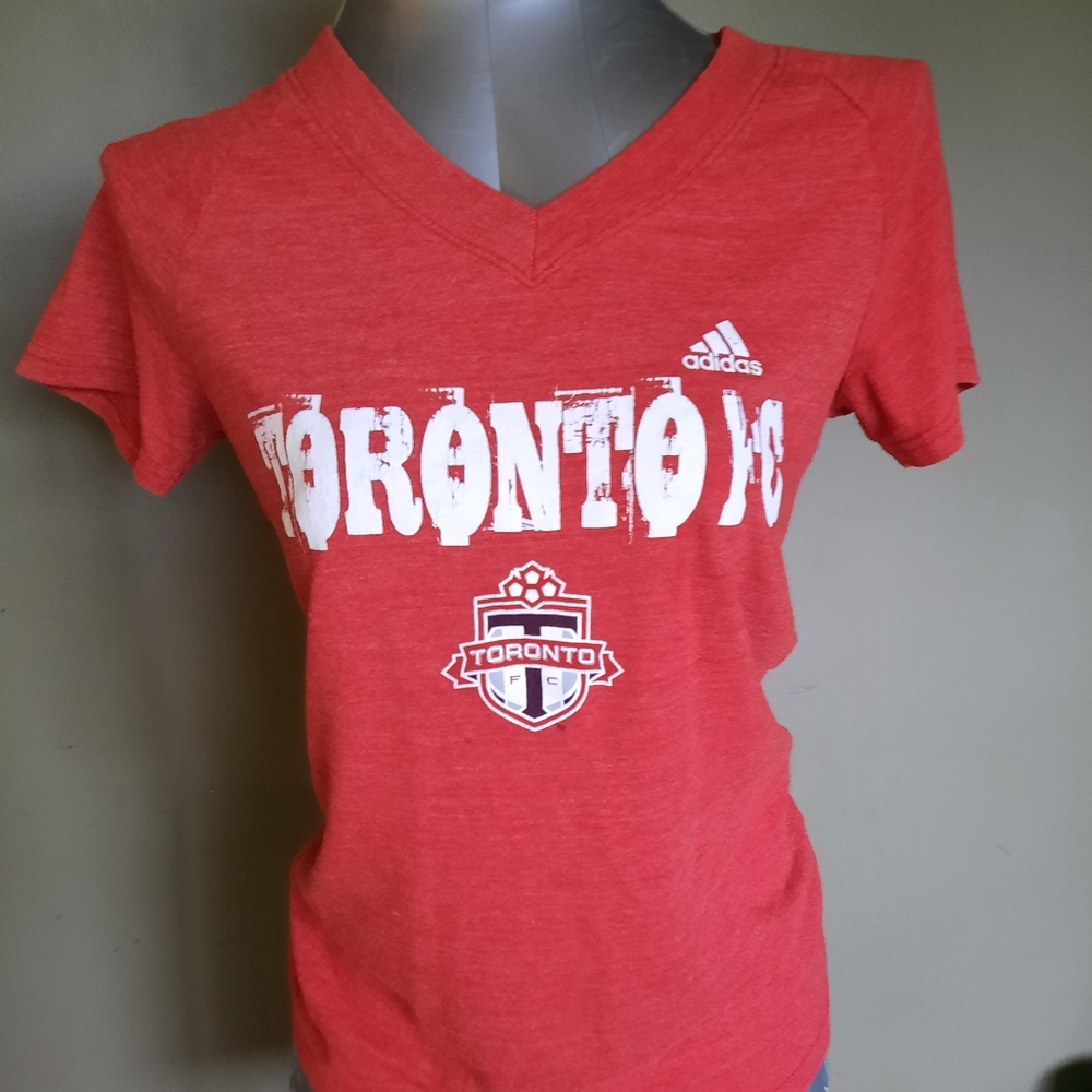 Adidas tee